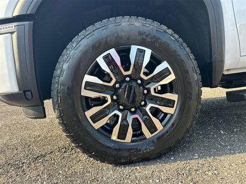 New 2026 GMC Sierra 2500 Denali Ultimate image 12