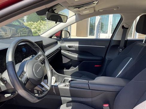 Used 2024 Hyundai Sonata SEL FWD image 2