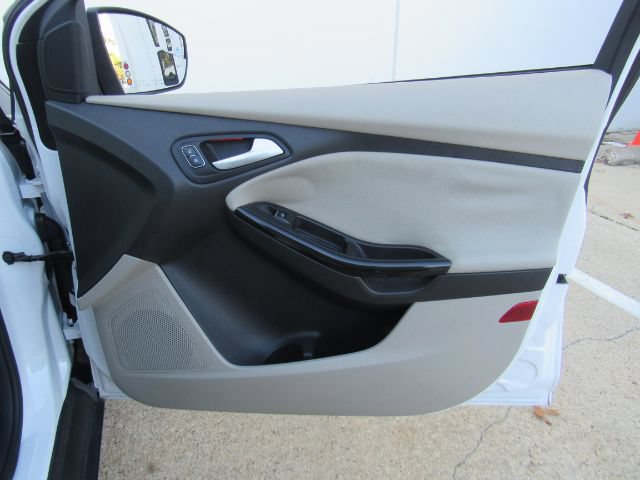 Used 2016 Ford Focus Electric Hatchback FWD image 19