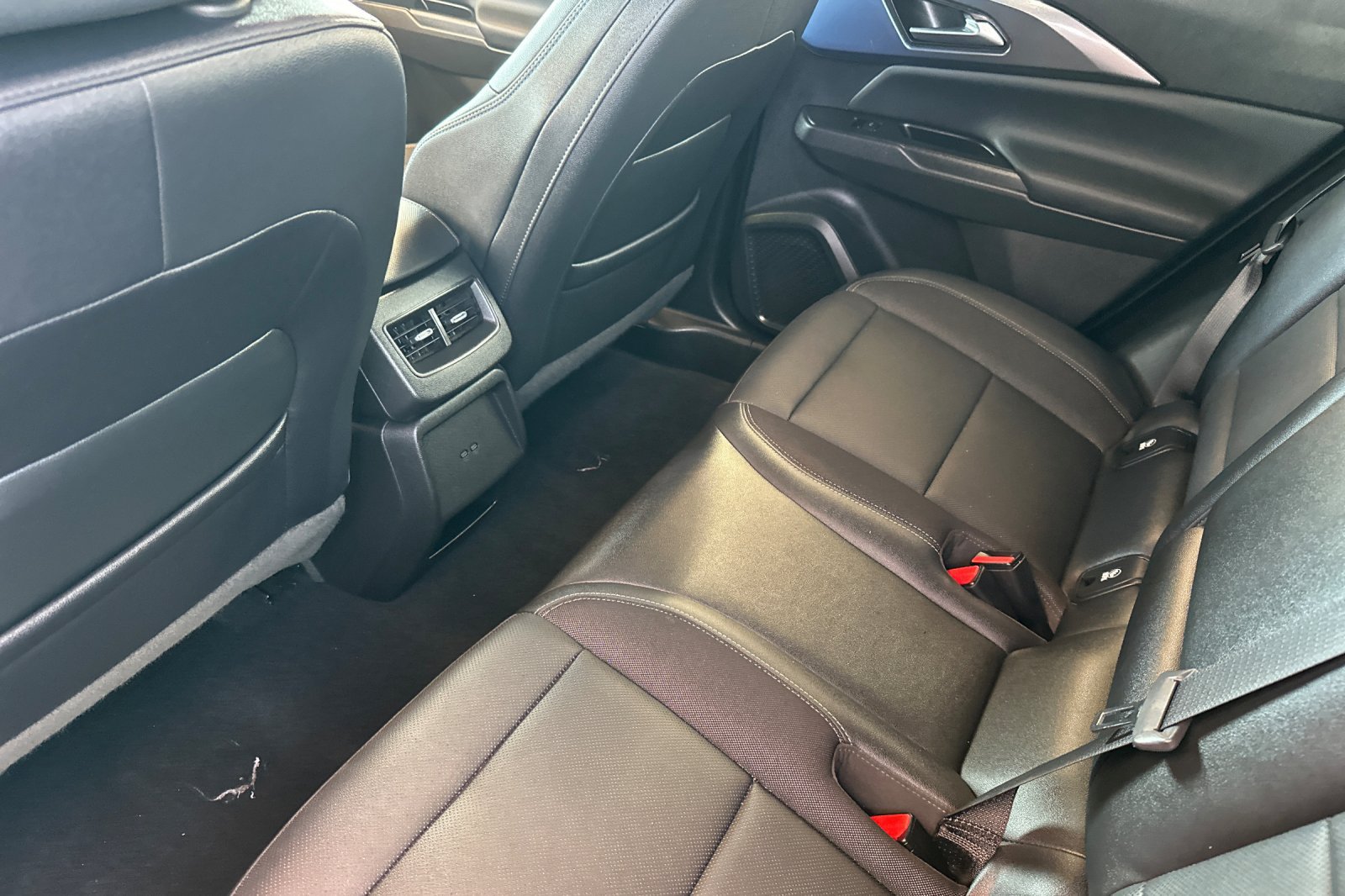 Used 2024 Chevrolet Equinox EV LT FWD image 14