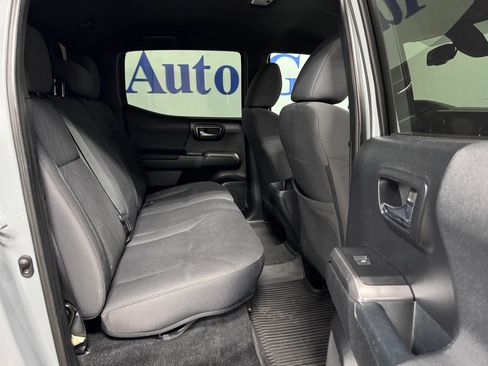 Used 2019 Toyota Tacoma TRD Sport w/ Technology Package AWD/4WD image 15