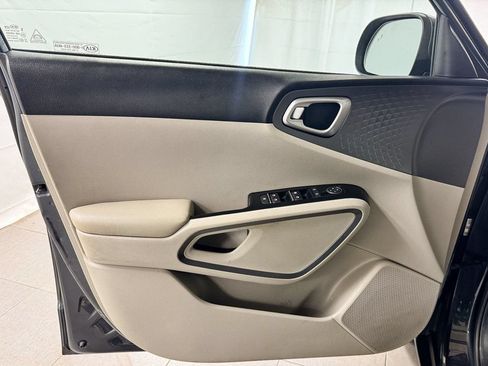 Used 2020 Kia Soul S FWD image 13
