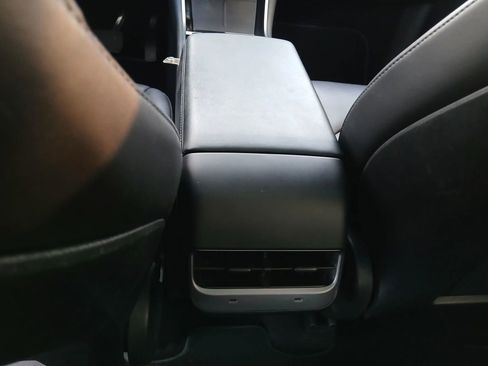 Used 2021 Tesla Model Y Long Range image 26