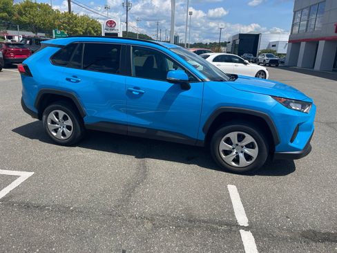 Used 2021 Toyota RAV4 LE AWD/4WD image 9