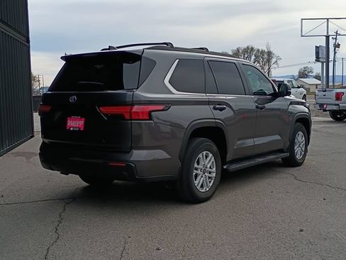 Used 2024 Toyota Sequoia SR5 w/ SR5 Premium Package AWD/4WD image 7