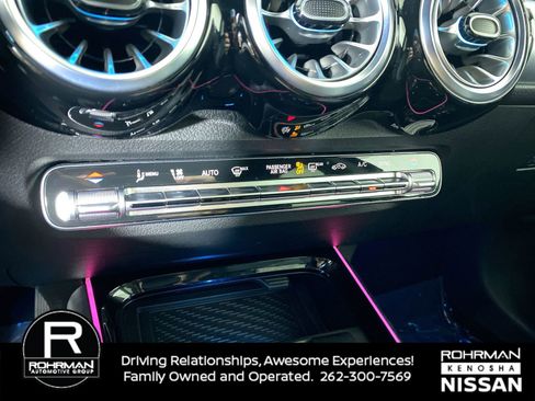 Used 2025 Mercedes-Benz GLB 250 GLB 250 image 9