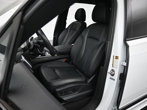 Used 2022 Audi Q7 2.0T Premium Plus w/ Premium Plus Package AWD/4WD image 9