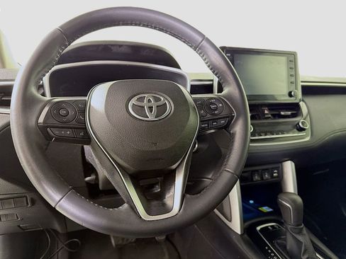 Used 2022 Toyota Corolla Cross XLE image 14