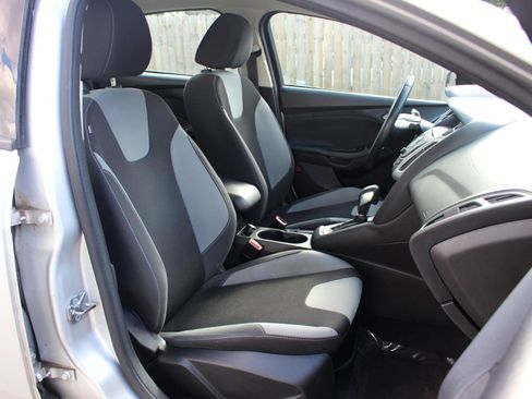 Used 2014 Ford Focus SE w/ SE Sport Package FWD image 35