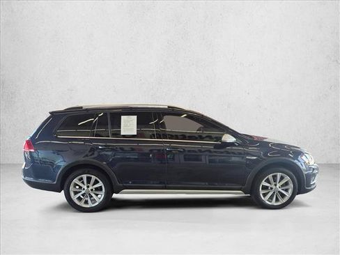 Used 2017 Volkswagen Golf Alltrack S AWD/4WD image 4