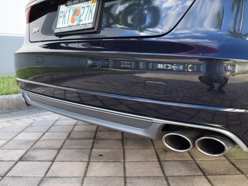 Used 2015 Audi S8 image 21