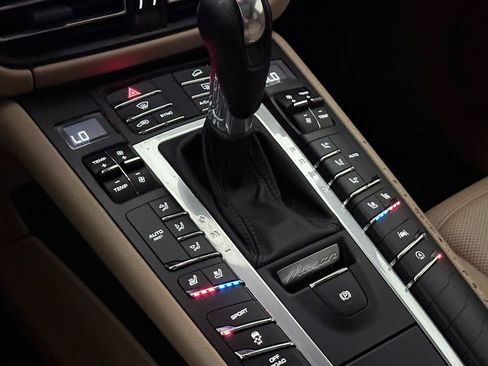 Used 2020 Porsche Macan AWD/4WD image 34
