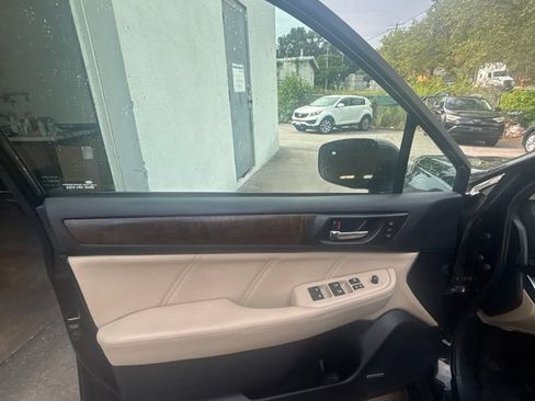 Used 2018 Subaru Outback 2.5i Limited AWD/4WD image 11