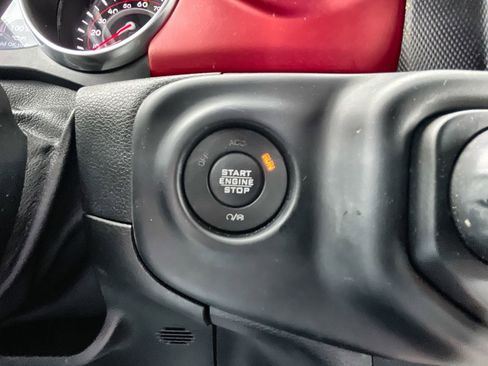 Used 2018 Jeep Wrangler Unlimited Rubicon AWD/4WD image 17