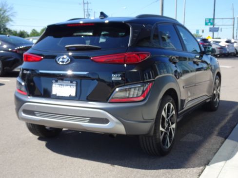 Used 2023 Hyundai Kona Limited AWD/4WD image 5