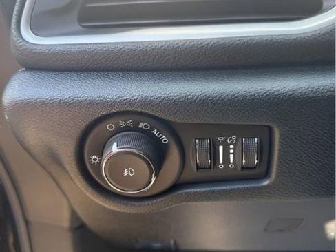 New 2026 Chrysler Pacifica Select image 14