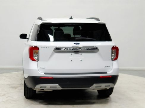 Used 2024 Ford Explorer XLT w/ Equipment Group 202A image 6