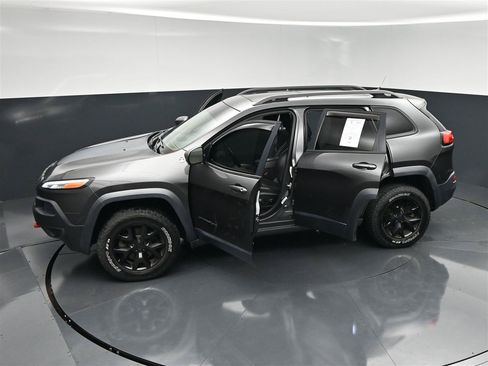Used 2015 Jeep Cherokee Trailhawk w/ Comfort/Convenience Group AWD/4WD image 38