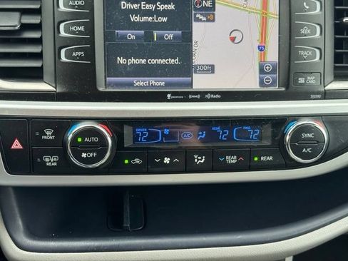 Used 2019 Toyota Highlander XLE AWD/4WD image 31