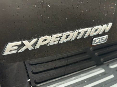 Used 2005 Ford Expedition XLT image 11