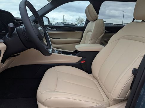 New 2026 Jeep Grand Cherokee L Limited image 12