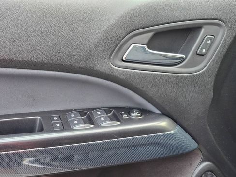 Used 2020 Chevrolet Colorado Z71 AWD/4WD image 9