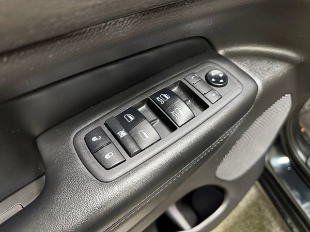Used 2018 Jeep Grand Cherokee Altitude AWD/4WD image 18