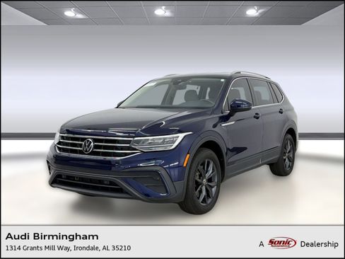 Used 2023 Volkswagen Tiguan SE FWD image 1