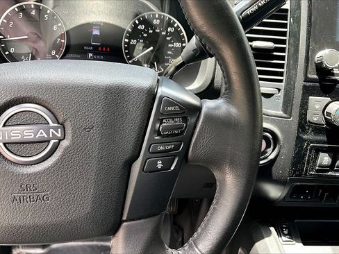 Used 2023 Nissan Titan SV w/ SV Convenience Package RWD image 11