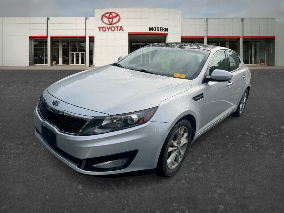 Used 2011 Kia Optima EX w/ Premium Pkg FWD image 2
