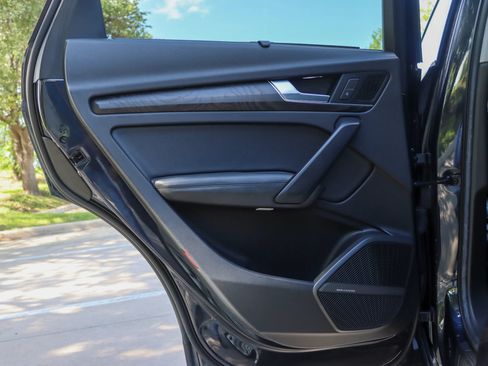 Used 2018 Audi Q5 Prestige w/ Prestige Package AWD/4WD image 12