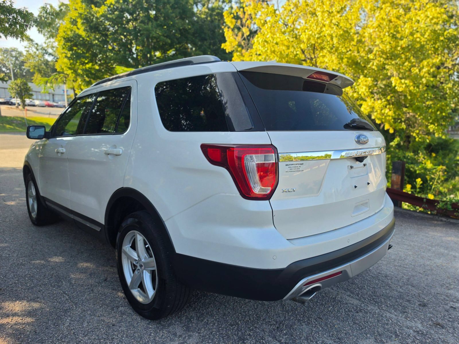 Used 2016 Ford Explorer XLT w/ Equipment Group 202A AWD/4WD image 9
