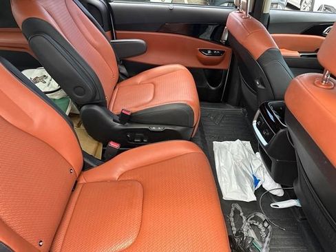 Certified 2024 Kia Carnival SX Prestige FWD image 12