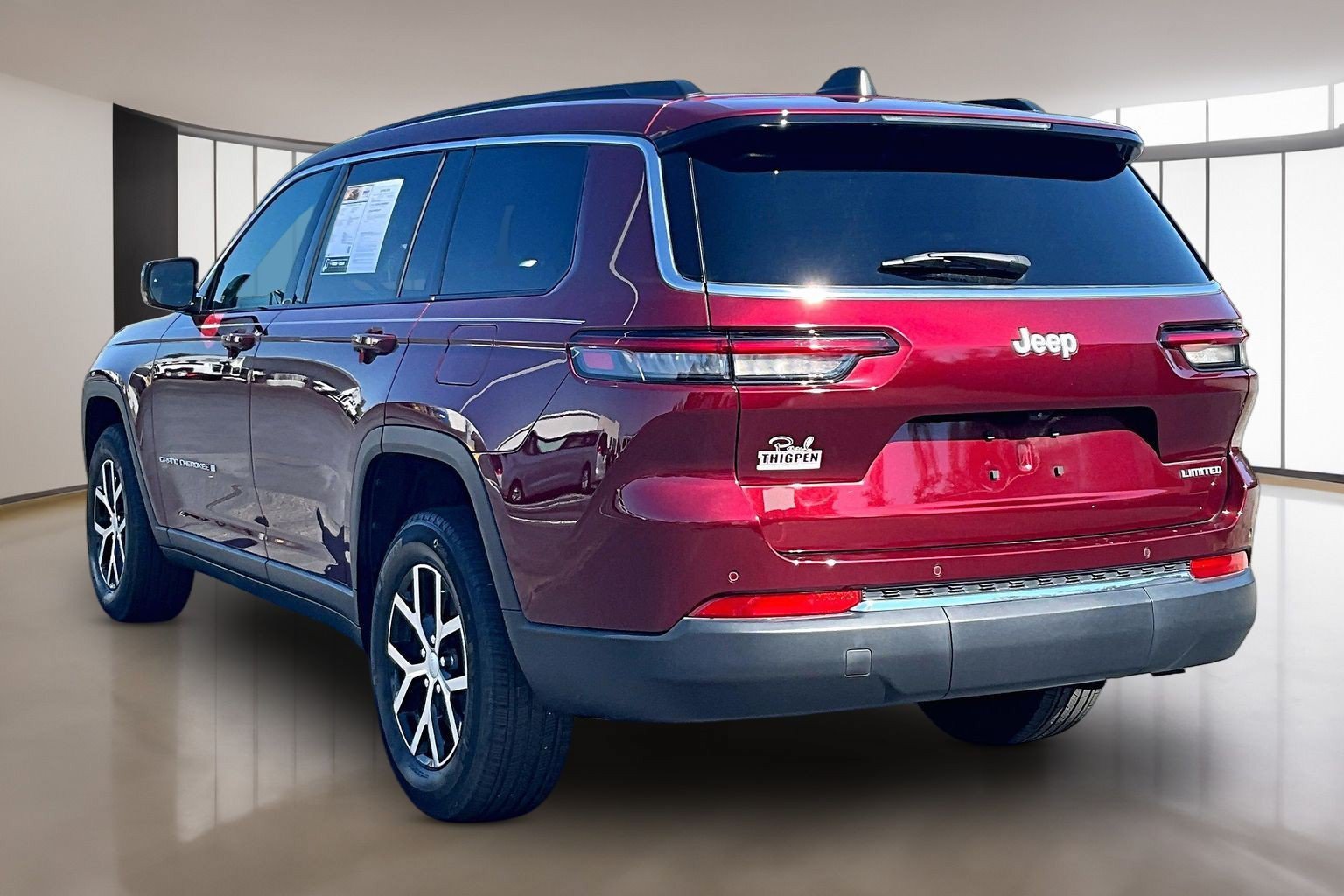 Used 2024 Jeep Grand Cherokee L Limited RWD image 5