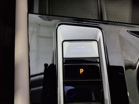 Used 2024 Volkswagen Atlas SEL Premium R-Line image 33