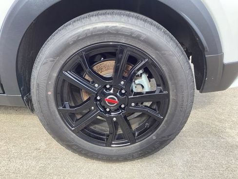Used 2023 Nissan Kicks SR w/ SR Premium Package FWD image 5