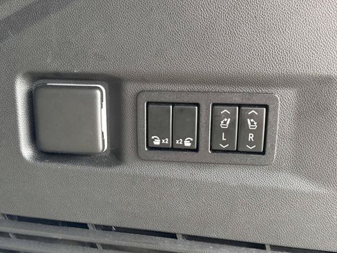 Used 2022 Chevrolet Tahoe RST w/ Luxury Package RWD image 34