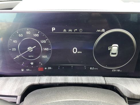 Used 2025 Kia Telluride SX w/ SX Captain's Chair Package image 11