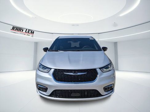 New 2026 Chrysler Pacifica Select FWD image 8