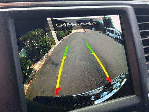 Used 2020 RAM 1500 Classic SLT w/ Luxury Group image 13