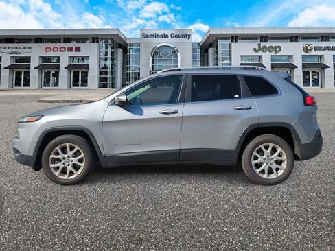Used 2017 Jeep Cherokee Latitude image 5