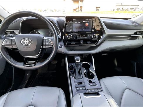Used 2021 Toyota Highlander XLE image 13