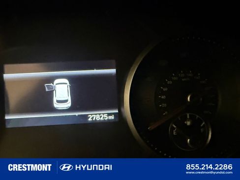 Used 2023 Hyundai Santa Fe SE AWD/4WD image 3