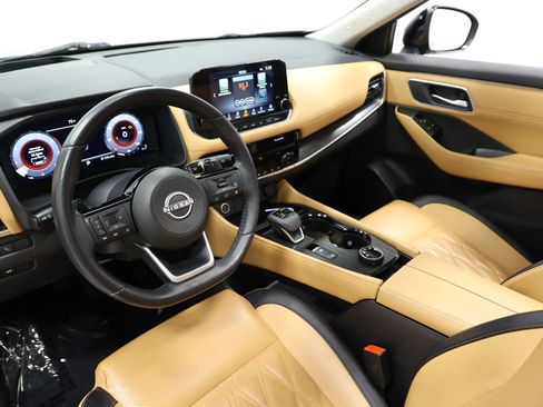 Used 2023 Nissan Rogue Platinum w/ Platinum Premium Package image 2