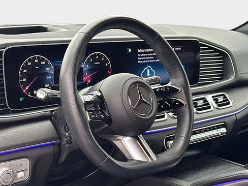 Used 2025 Mercedes-Benz GLS 580 4MATIC image 30