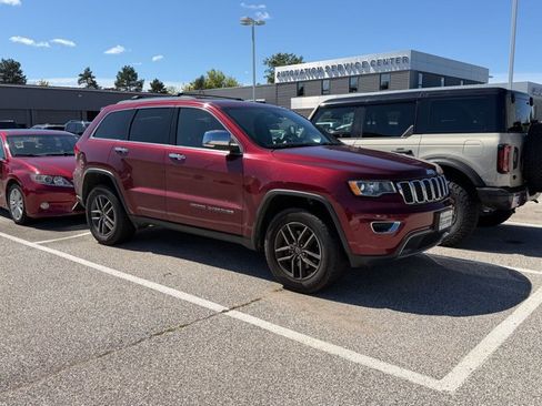 Used 2019 Jeep Grand Cherokee Limited AWD/4WD image 2