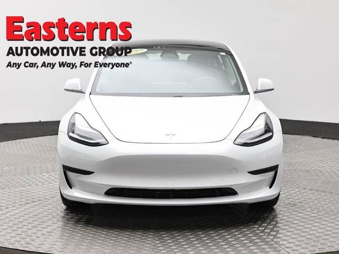Used 2020 Tesla Model 3 Standard Range Plus image 2