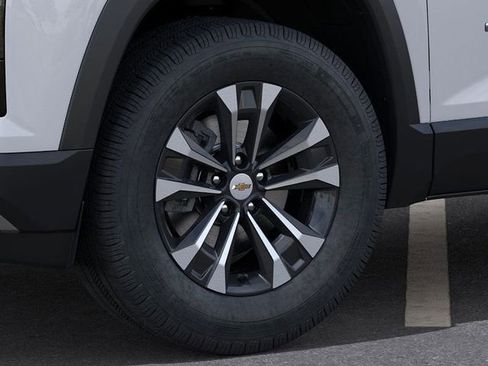 Used 2025 Chevrolet Equinox LT image 9