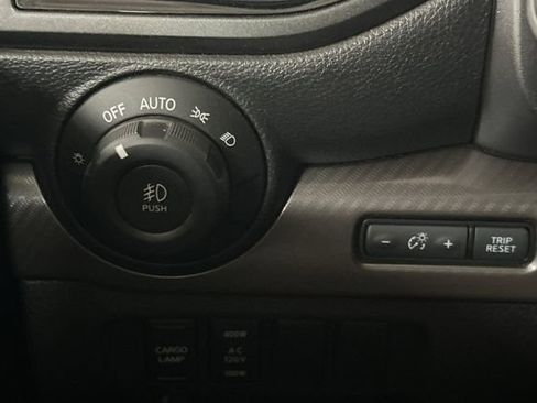 Used 2017 Nissan Titan SL RWD image 32