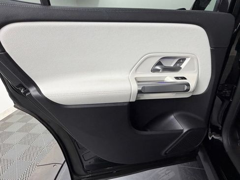 Used 2021 Mercedes-Benz GLB 250 image 39
